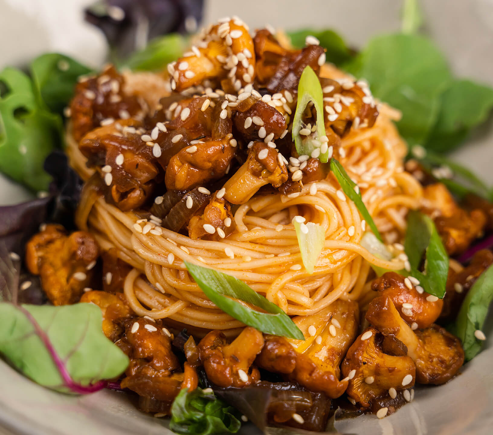 Koreanische Somennudeln mit Eierschwammerln